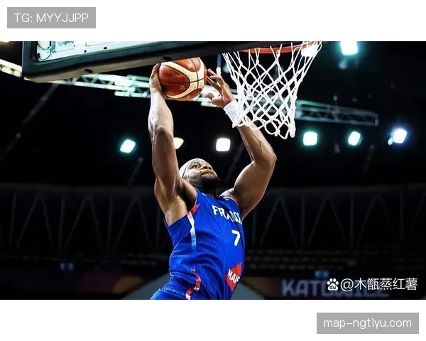 比卢普斯利用挡拆拉开空间，高效组织提升球队进攻节奏