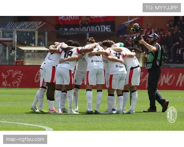 马尔蒂尼回撤接应压制新边锋,米兰防线关键战角色变化。 马尔蒂尼回撤接应压制新边锋,米兰防线关键战角色变化。